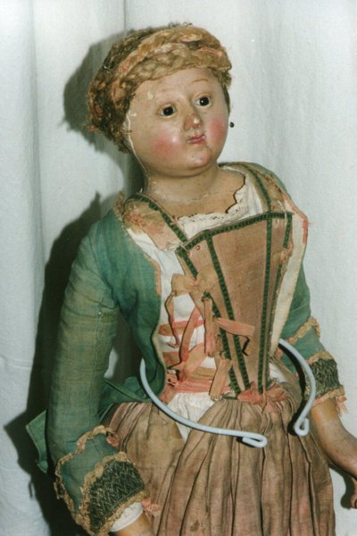 statua del presepe prima del restauro